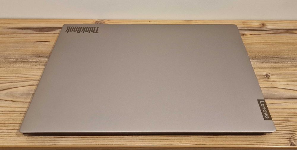 Продавам Lenovo ThinkBook 15-IIL перфектен