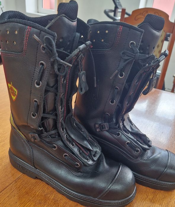 Bocanci pompieri / cizme intervenție cu branț, marimea 42. .