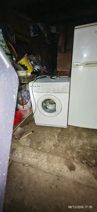 Vând mașină de spălat rufe Whirlpool