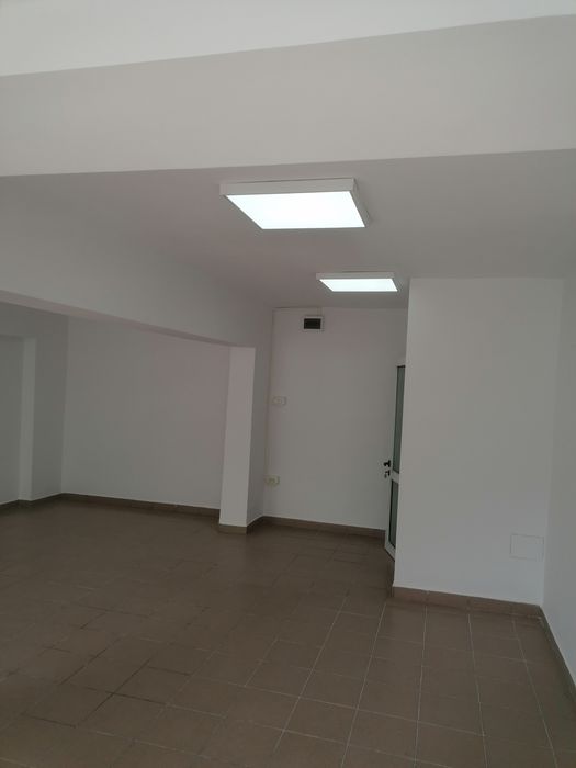 Închiriez spațiu comercial