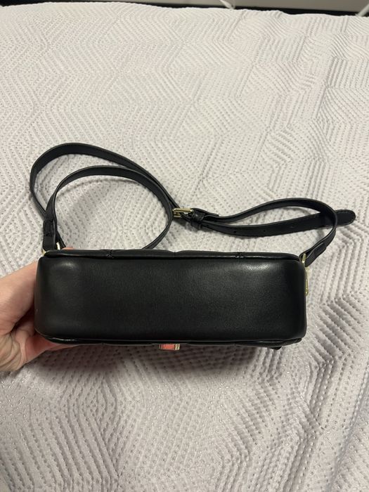 Черна чантичка