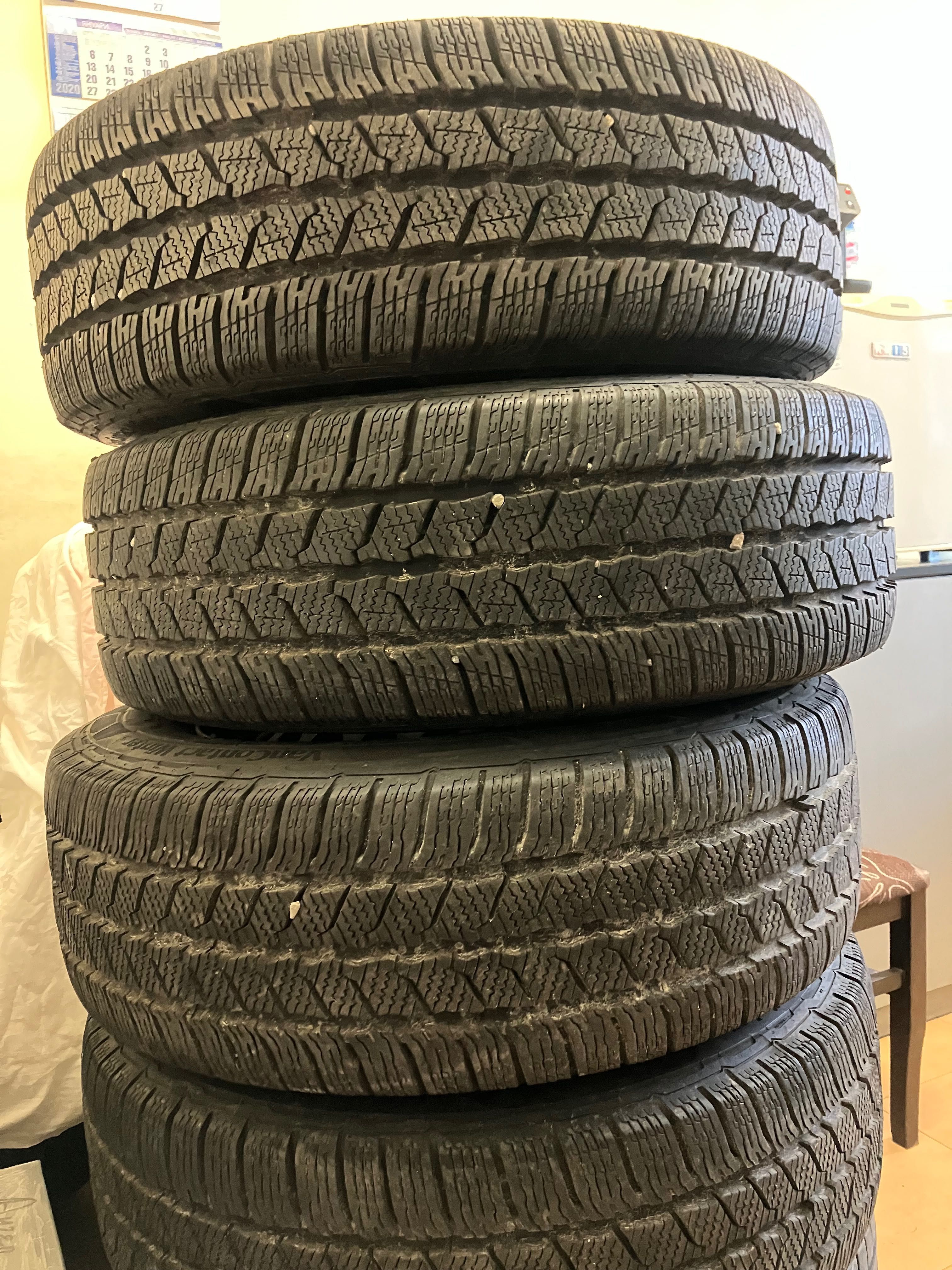 Продавам БУСОВИ 4 бр CONTINENTAl 215/65 R 16 C зимни гуми
