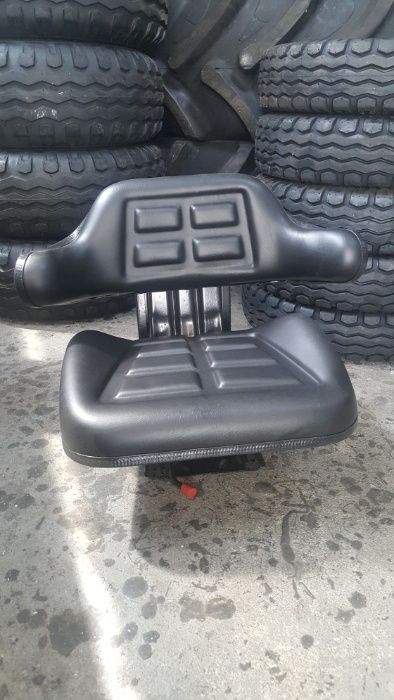 Oferta la scaune noi de tractor scaun cu talpa universala livram rapid