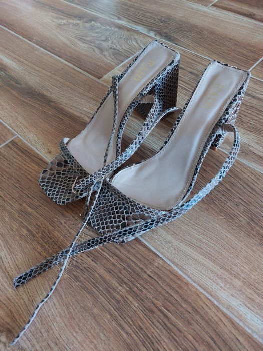 Sandale cu toc, noi, Raid,