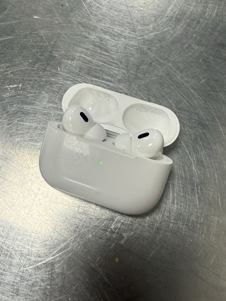 Airpods pro 2 оригинал всё работает