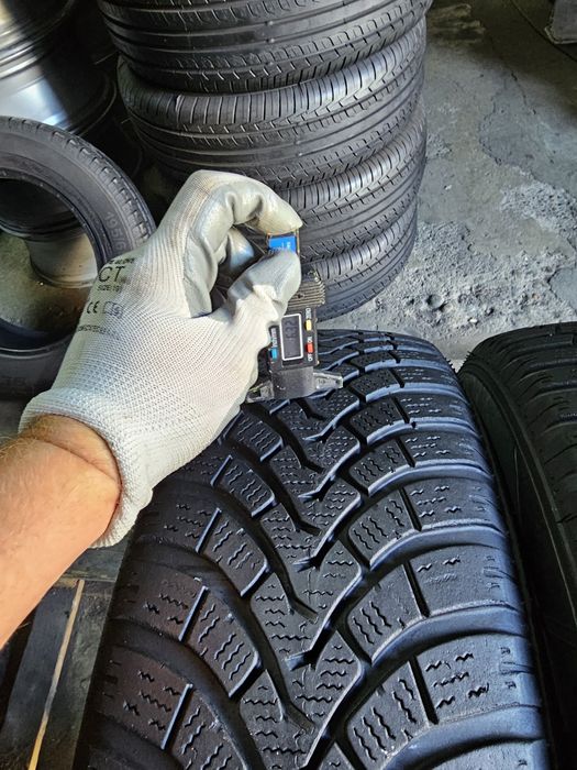 2 anvelope iarna 215 65 16 Falken 6.3mm