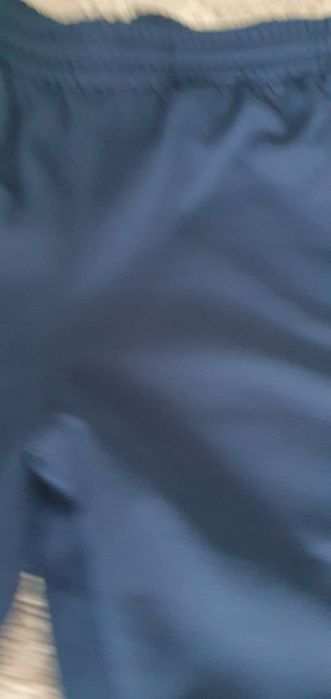 Vând pantaloni adidas barbati