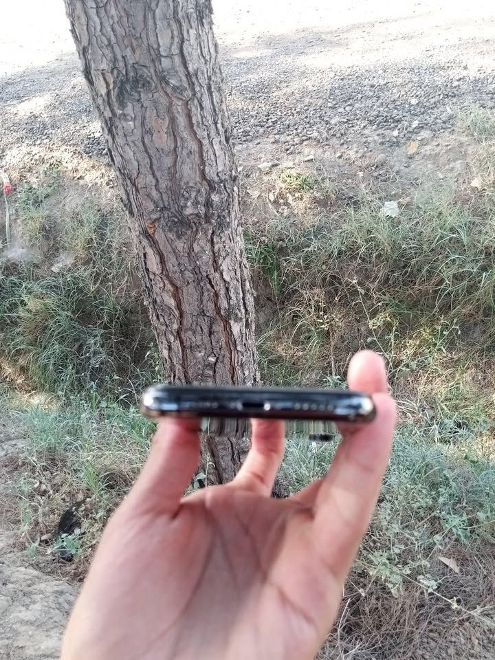IPhone XS 64gb rangi qora true tone bor face id yo’q imenka qilingan