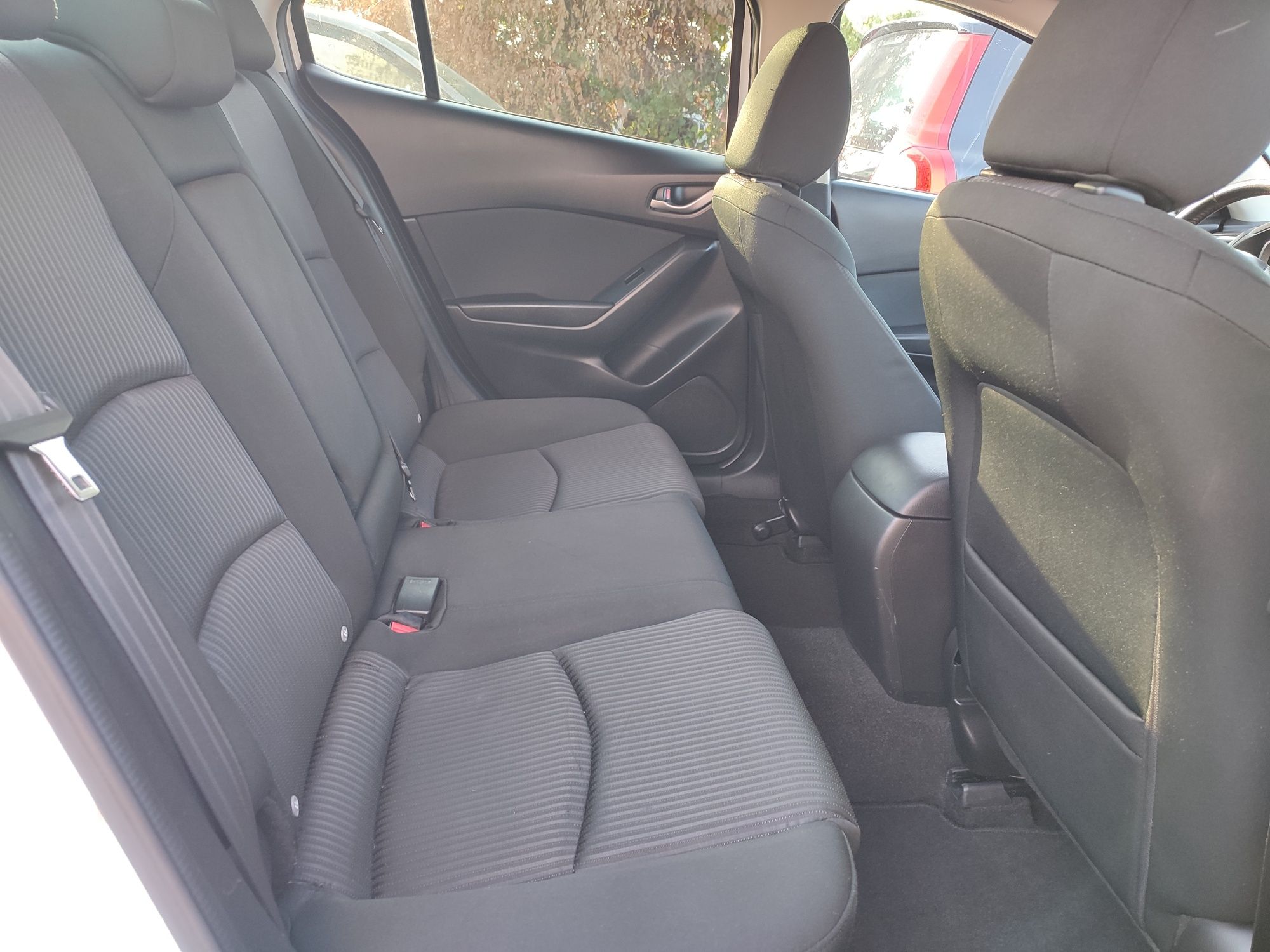Mazda 3 2.0i седан
