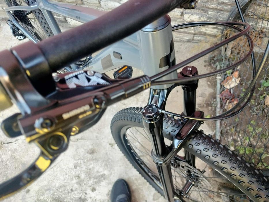 Bicicleta Cube roti pe 29 frâne disc hidraulice Transmisie 1×12