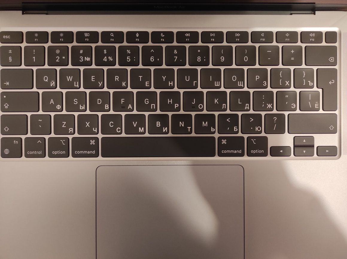 Гравировка клавиатуры Лазерная гравировка клавиатуры Гравировка макбук
