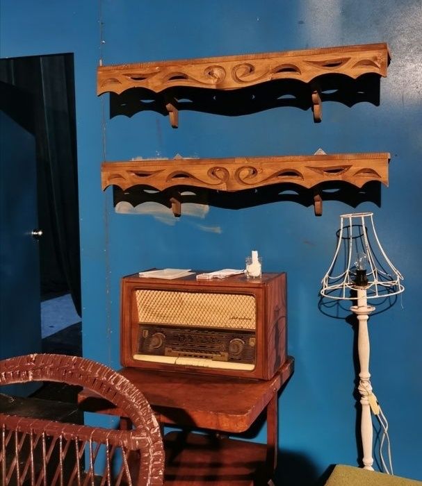 Етажерки битови.