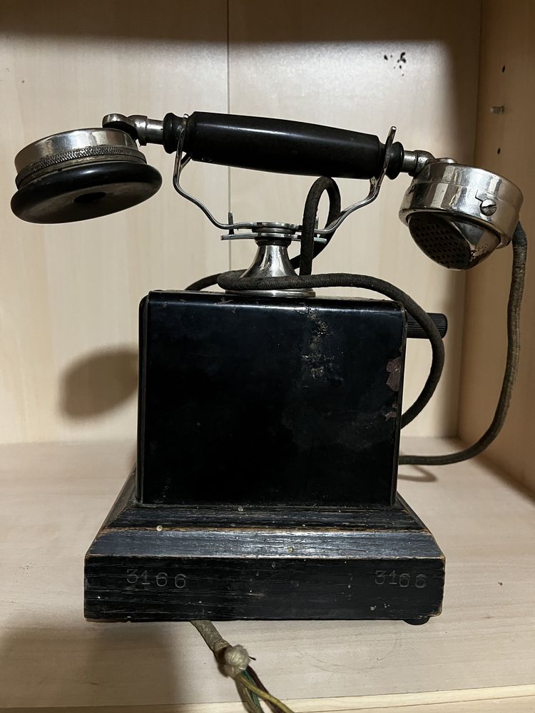 Стар телефон с динамо