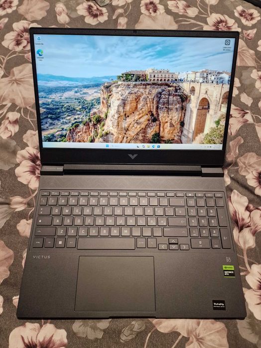 Laptop HP Victus 15, i7-13620H, Nvidia RTX4060 8GB, 32GB RAM, SSD 2TB