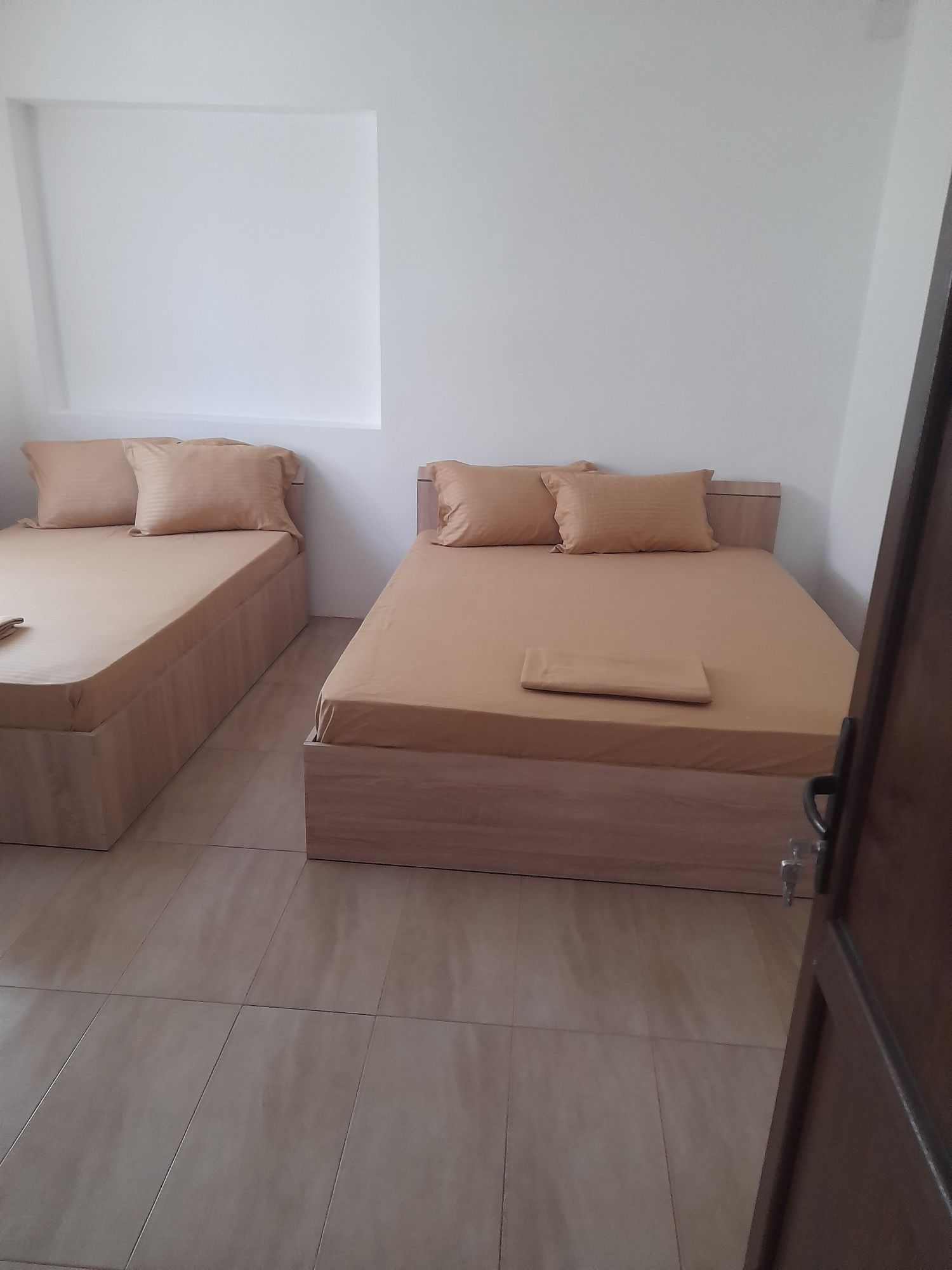 Ofer cazare în Eforie Nord la casa si curte