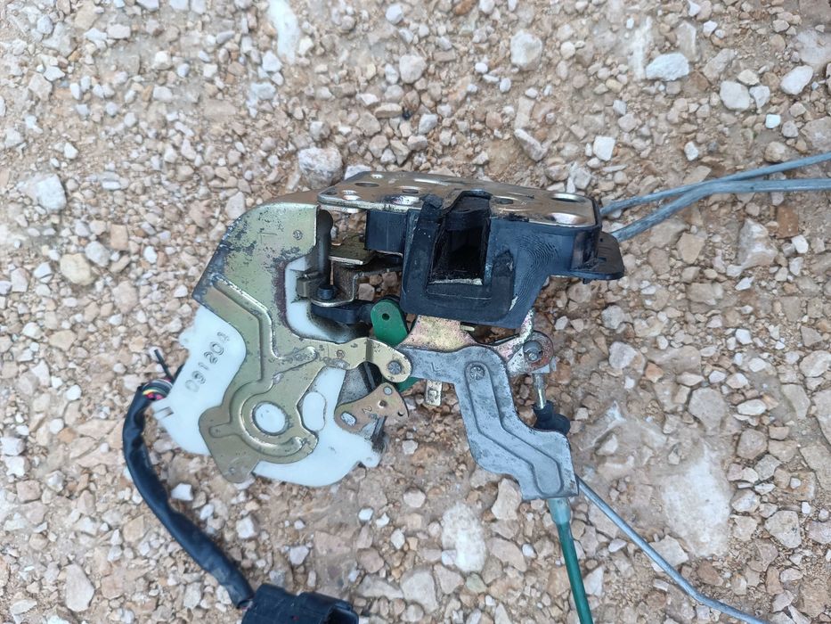 Стъклоповдигач и брава лява Киа Соренто / Kia Sorento до 2009г.