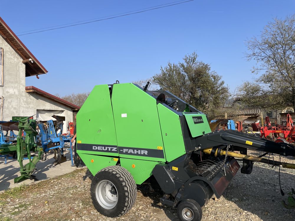 Presa de balotat , balotiera rotundă Deutz Fahr MP 122 , Claas Rollant