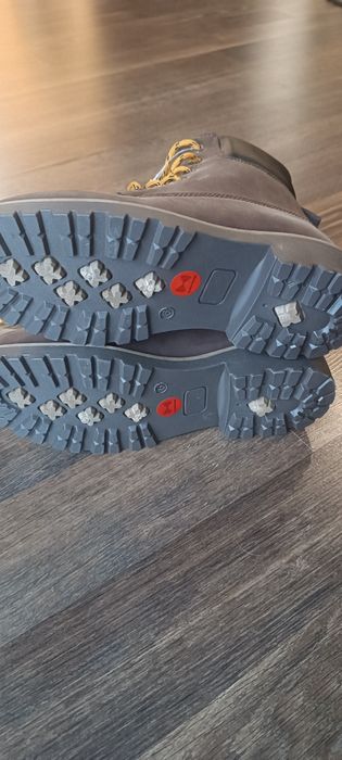 Зимни мъжки обувки от набук