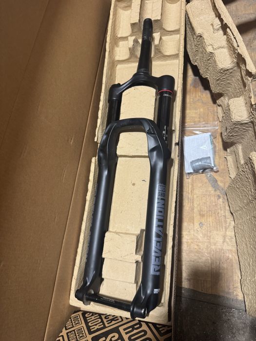 Вилка  Rockshox revelation debonair 150 mm / 29  debon