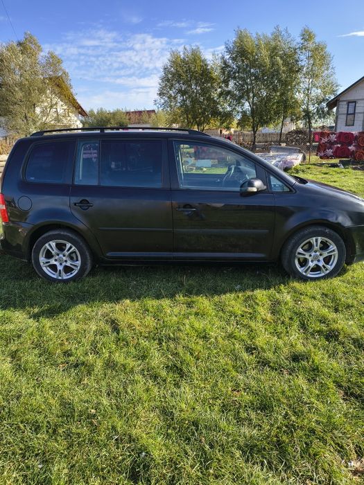 Vând Touran 1.9 TDi