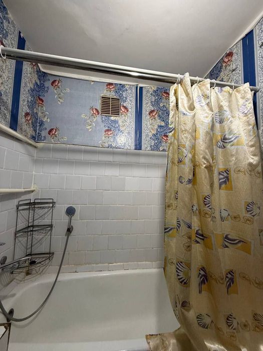 Кушбеги 1-2-5 Азия Маркет продаю свою квартиру улучшенка 38м2 с 2*3 б