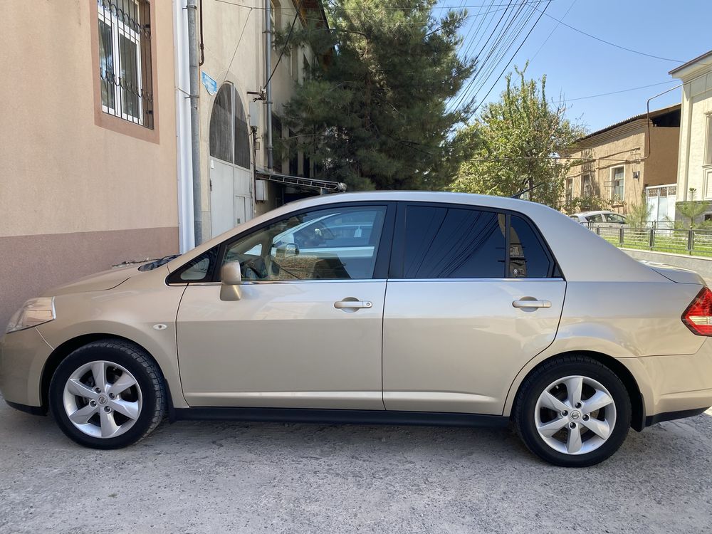 Nissan Tiida sotiladi 2008