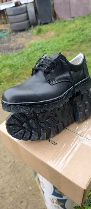 Bocanci militari și pantofi din piele naturala