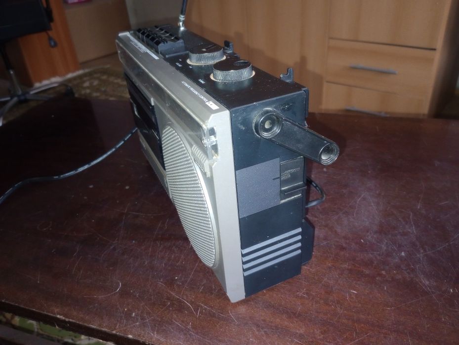 Radiocasetofon Philips, model D7030, funcțional, ieftin