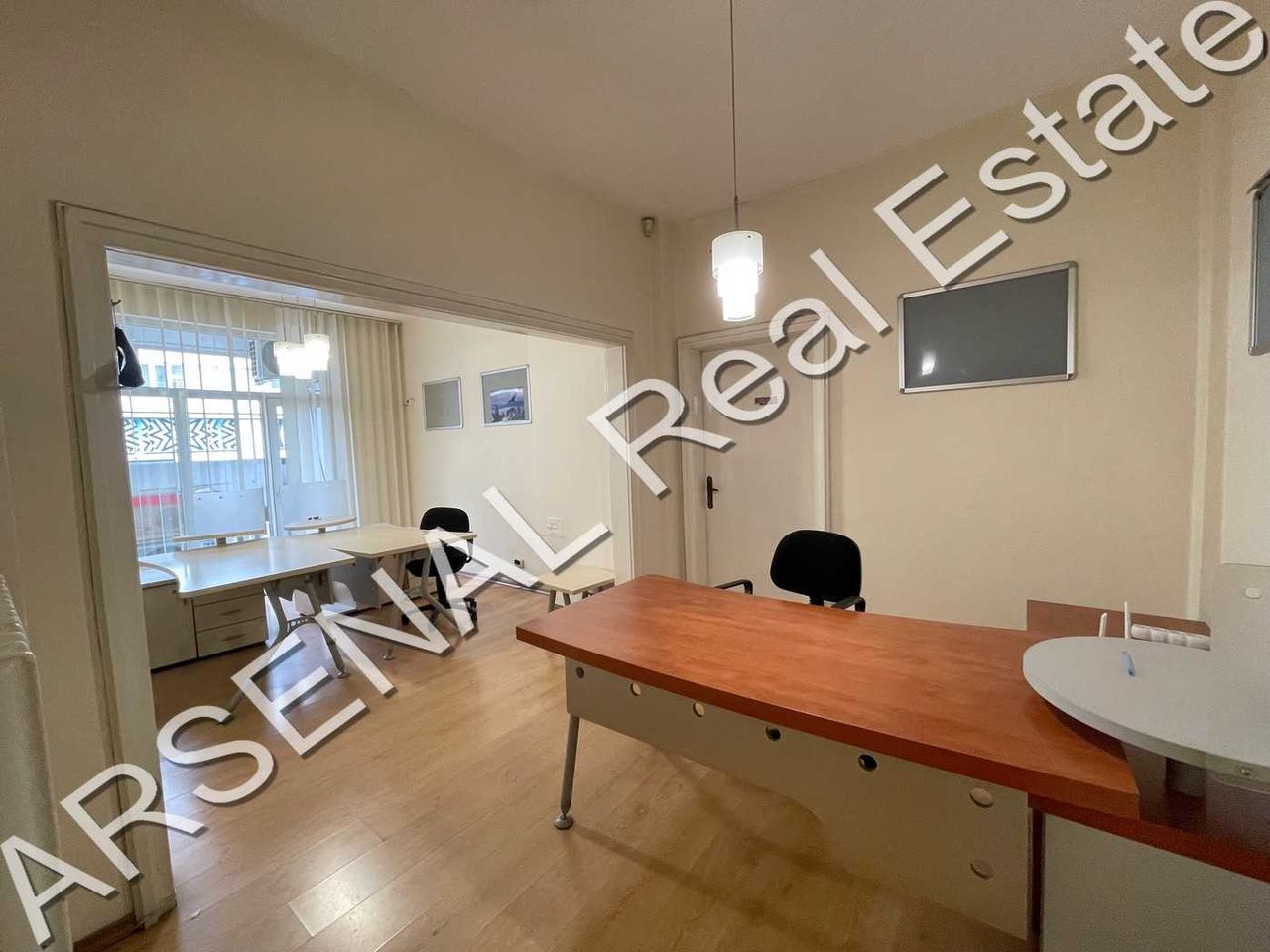 Дава се под наем Офис в София, Център - 80 кв.м за 525 € - Снимка #2