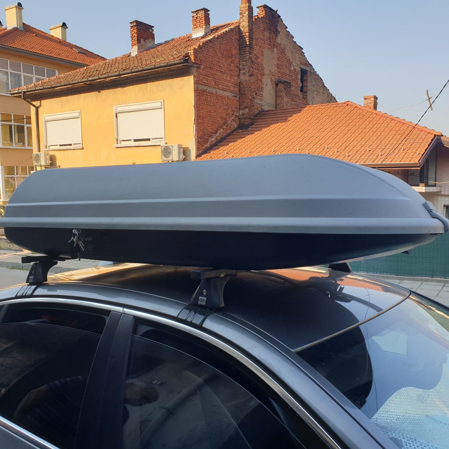 Кутия roof box за багаж за покрива на автомобила Thule туле