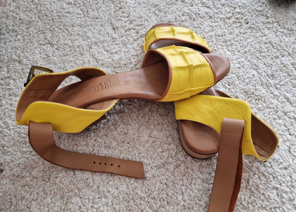 Sandale confortabile, galbene, fără toc.