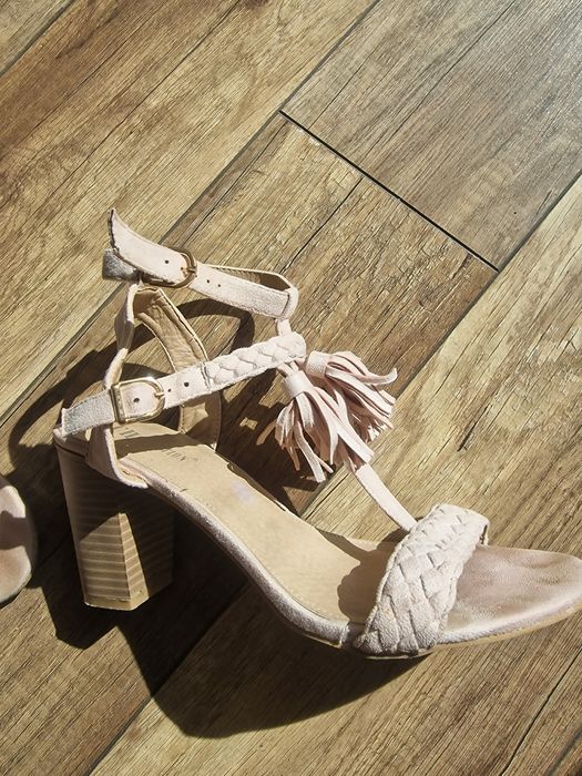 Sandale cu toc inalt gros crem, marimea 39