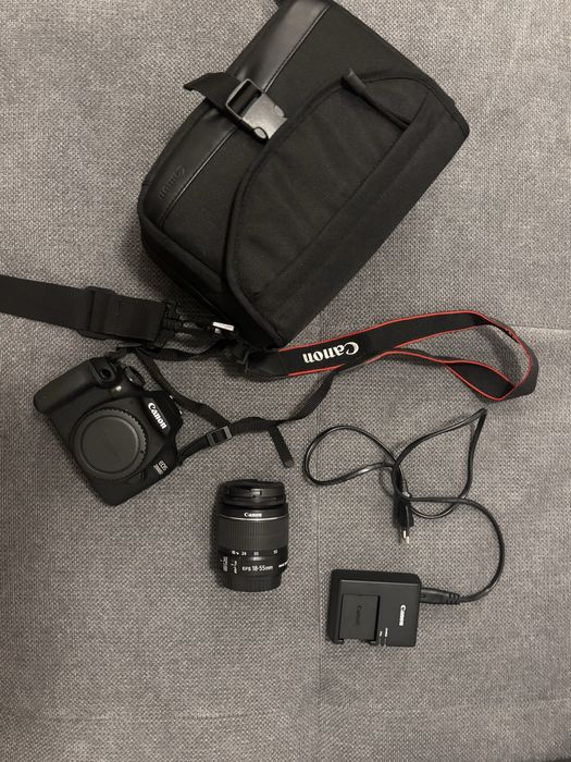 Фотоапарат Canon EOS 2000D