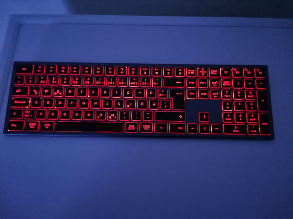 Tastatură Bluetooth.