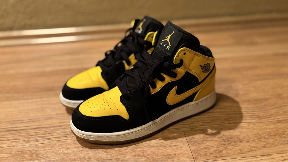 Jordan 1 Retro Mid New Love 2017 limited edition