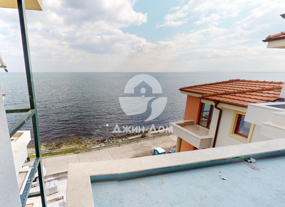 Тристаен апартамент с ФРОНТАЛНА ГЛЕДКА МОРЕ в к-с „Вила Метара“, с. Р