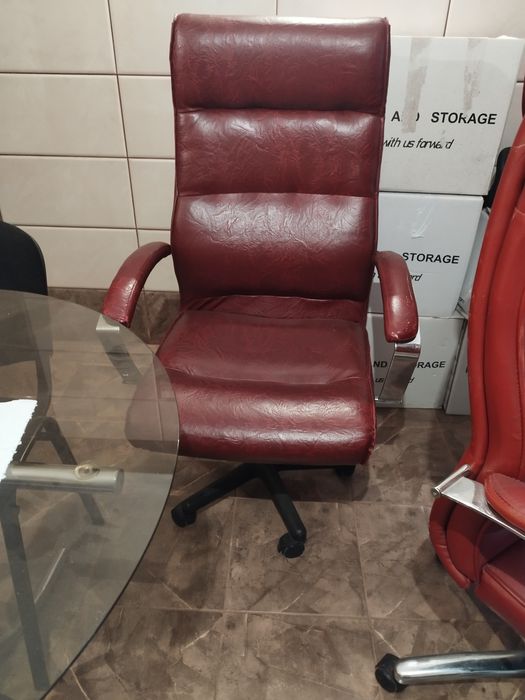 Scaune tapițate pentru cabinete medicale sau birouri