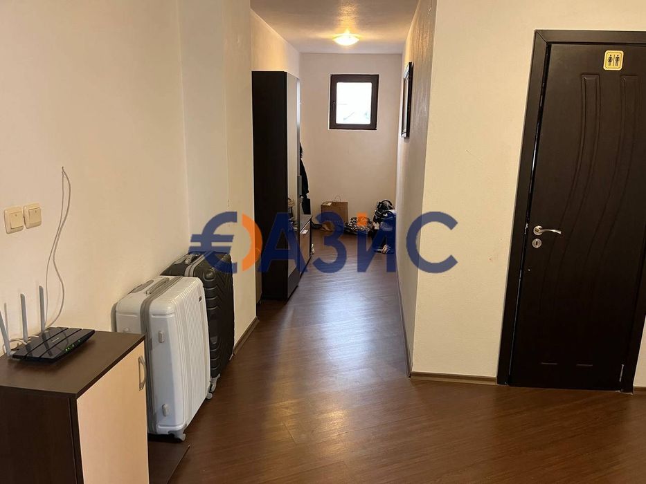 3-етажна къща с ресторант в центъра на Кошарица,1200кв.м,845 000 евро,