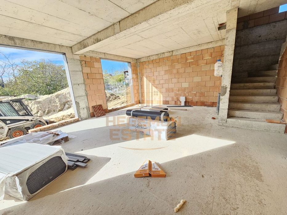 Къща в Варна-м-т Боровец - юг площ 190 цена 248600