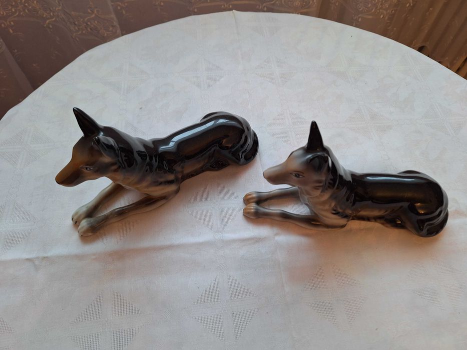 Bibelouri - Caini ciobanesti germani confectionati din portelan