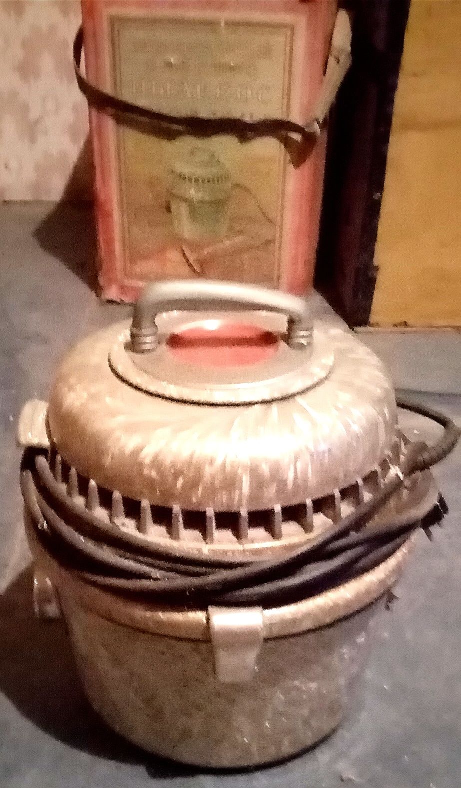 Желязна прахосмукачка "Уралец", сделана в СССР, 1972