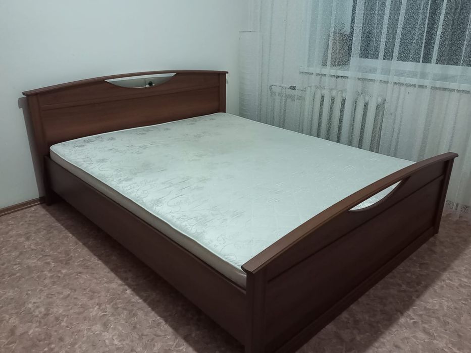 Продам спальный гарнитур