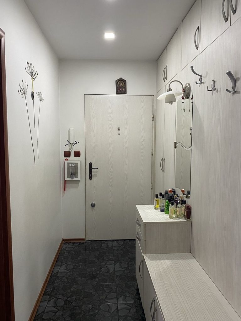 Продава се Тристаен апартамент в Шумен, 5-ти полк - 80 кв.м за 1753 €/кв.м - Снимка #1