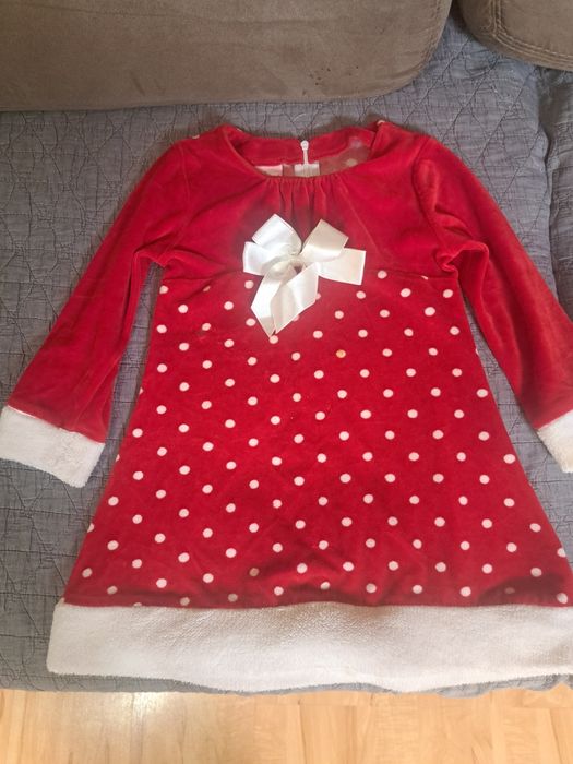 Предлагам Коледно-празнична роклечка за малко момиченце размер 104