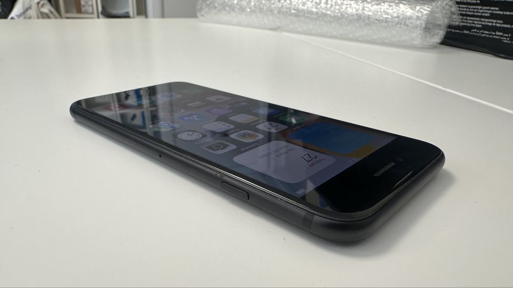 Продавам iPhone 7 32 GB