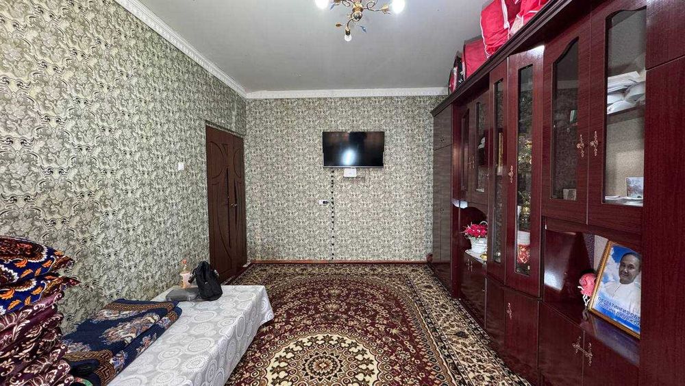 Заканал Лаззат магазини 4 қаватда 5 хонали квартира сотилади.ID: 1526