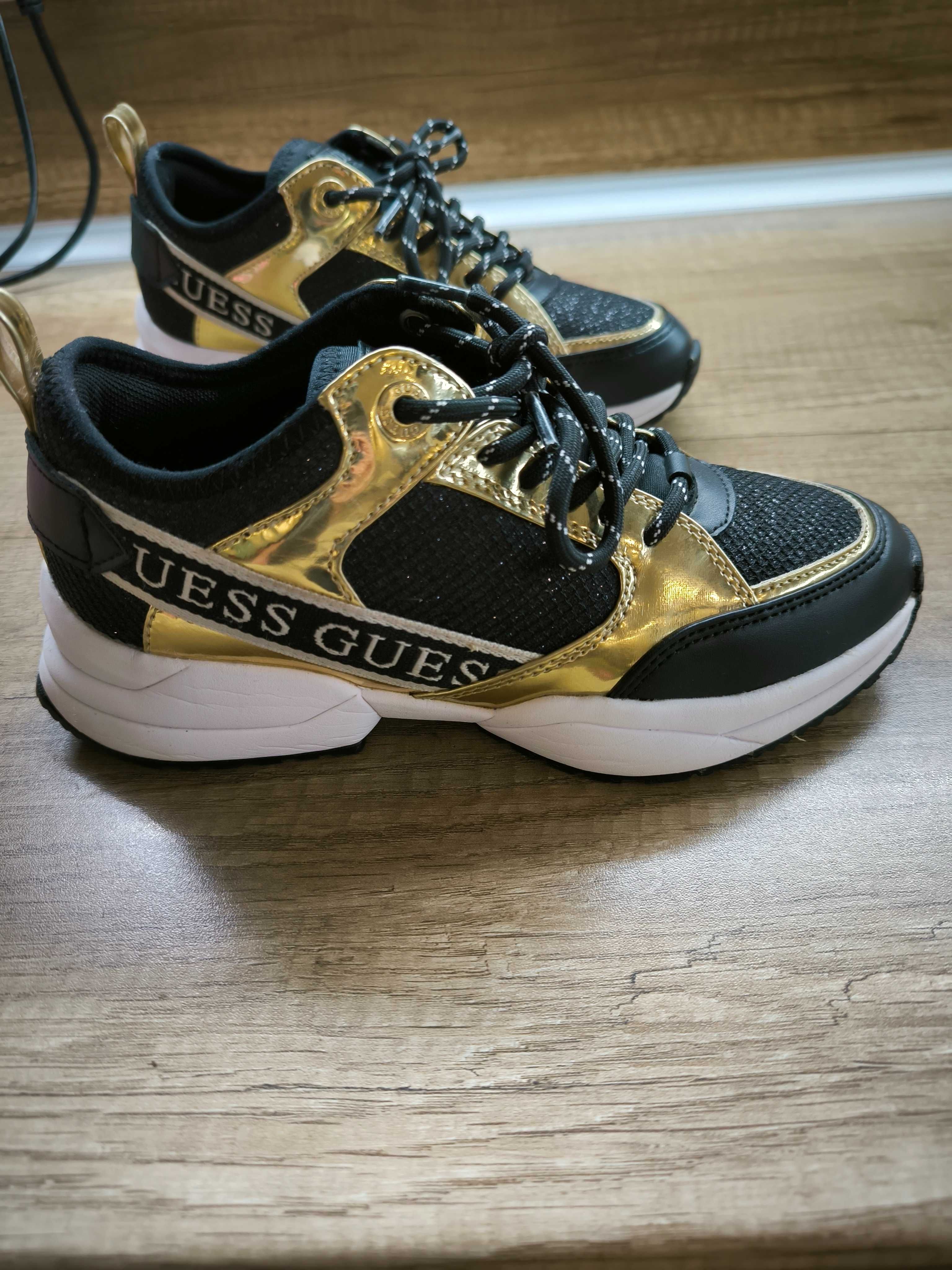 Оригинални Сникърси GUESS