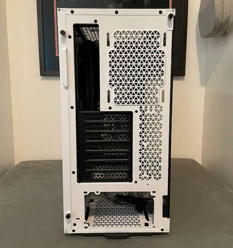 Кутия за компютър Fractal design Focus 2 (чисто нова)