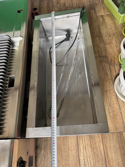 Принцесник саламандър топло Бен-Мари, салатен бар