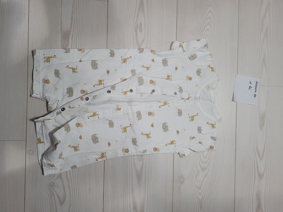 Vand haine mărimea 86,preț pe bucata
Nu asigur transport